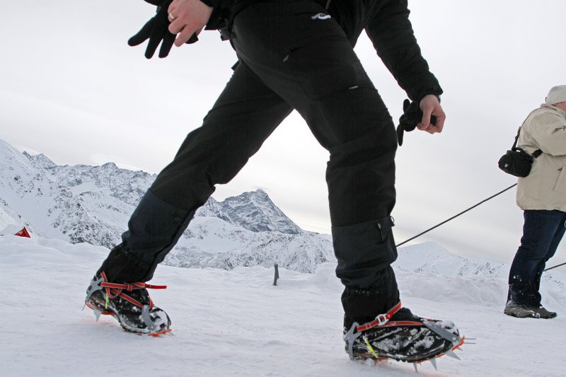 Raki to podstawa, ale nie każdy potrafi w nich chodzić. Zwłaszcza, gdy zamiast śniegu na szlakach jest lód.