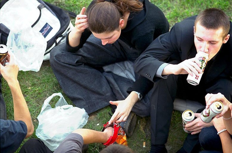 15-latkowie piją coraz mniej, ale łącznie Polacy piją więcej niż Rosjanie.