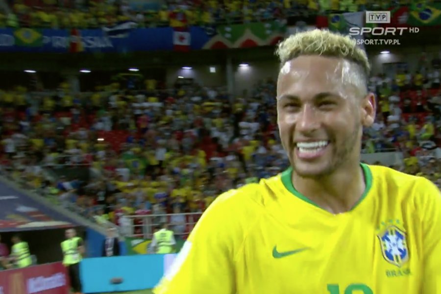Szczęśliwy Neymar tuż po końcowym gwizdku. Brazylia - Serbia 2:0