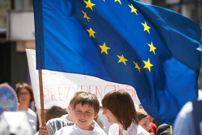 Polacy dążą Unię bardzo dużym zaufaniem społecznym.