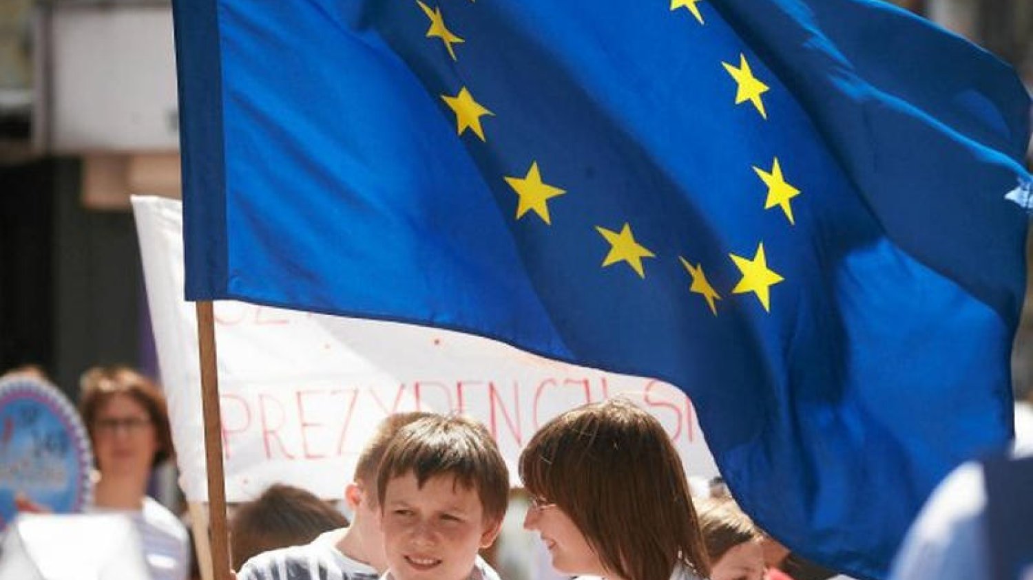 Polacy dążą Unię bardzo dużym zaufaniem społecznym.
