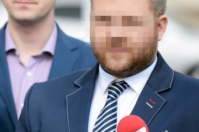 Były bydgoski polityk PiS Rafał P. usłyszał prokuratorskie zarzuty w sprawie fizycznego i psychicznego znęcania się nad żoną Karoliną.