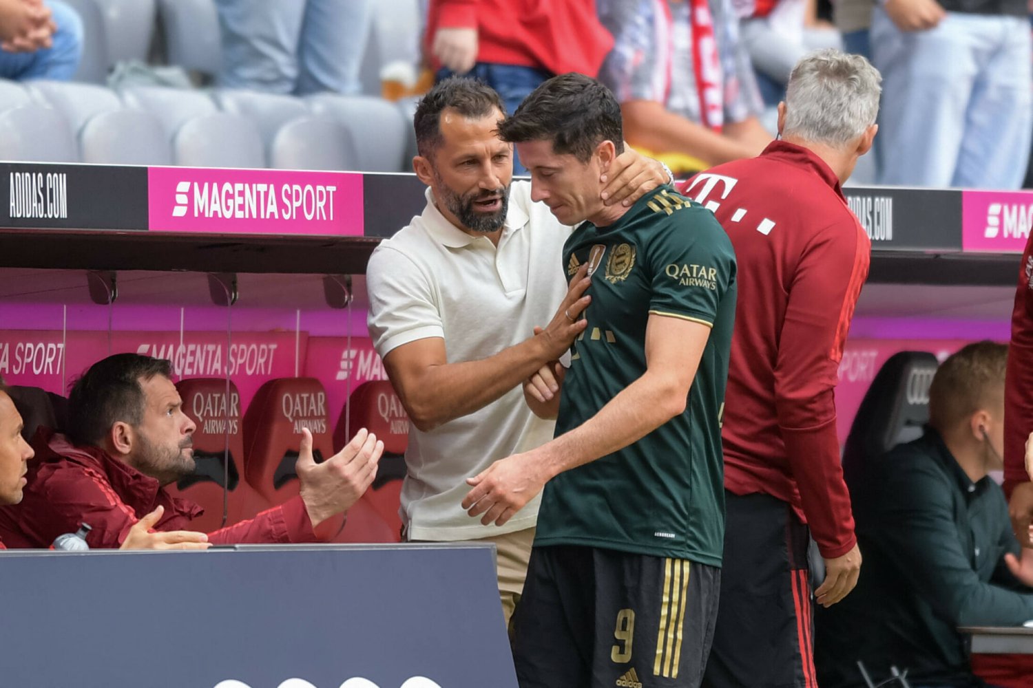 Hasan Salihamidzić zaatakował Roberta Lewandowskiego po transferze Polaka do Barcelony