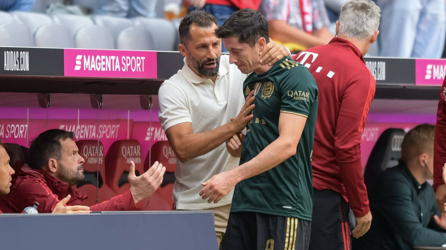Hasan Salihamidzić zaatakował Roberta Lewandowskiego po transferze Polaka do Barcelony
