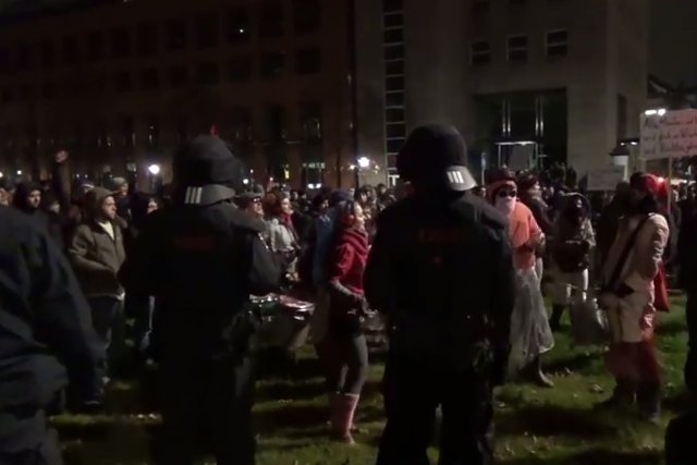 Marsze zwolenników i przeciwników ruchu PEGIDA organizowane są w całych Niemczech