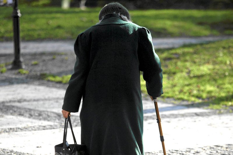 Czy jest sens, by sąd zajmował się sprawą chorej na Alzheimera emerytki, która chciała ukraść sałatkę za 2,99 zł?