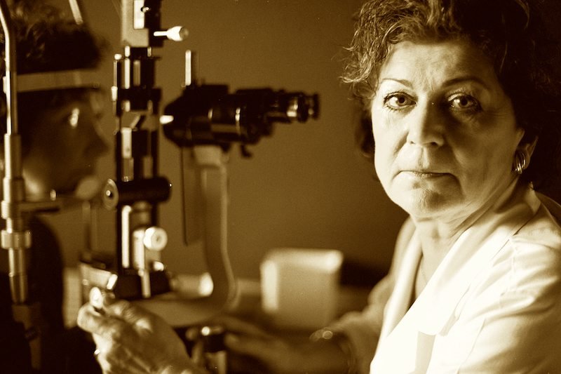 Prof. Ariadna Gierek–Łapińska przy pracy. Zdjęcie z 2020 roku.