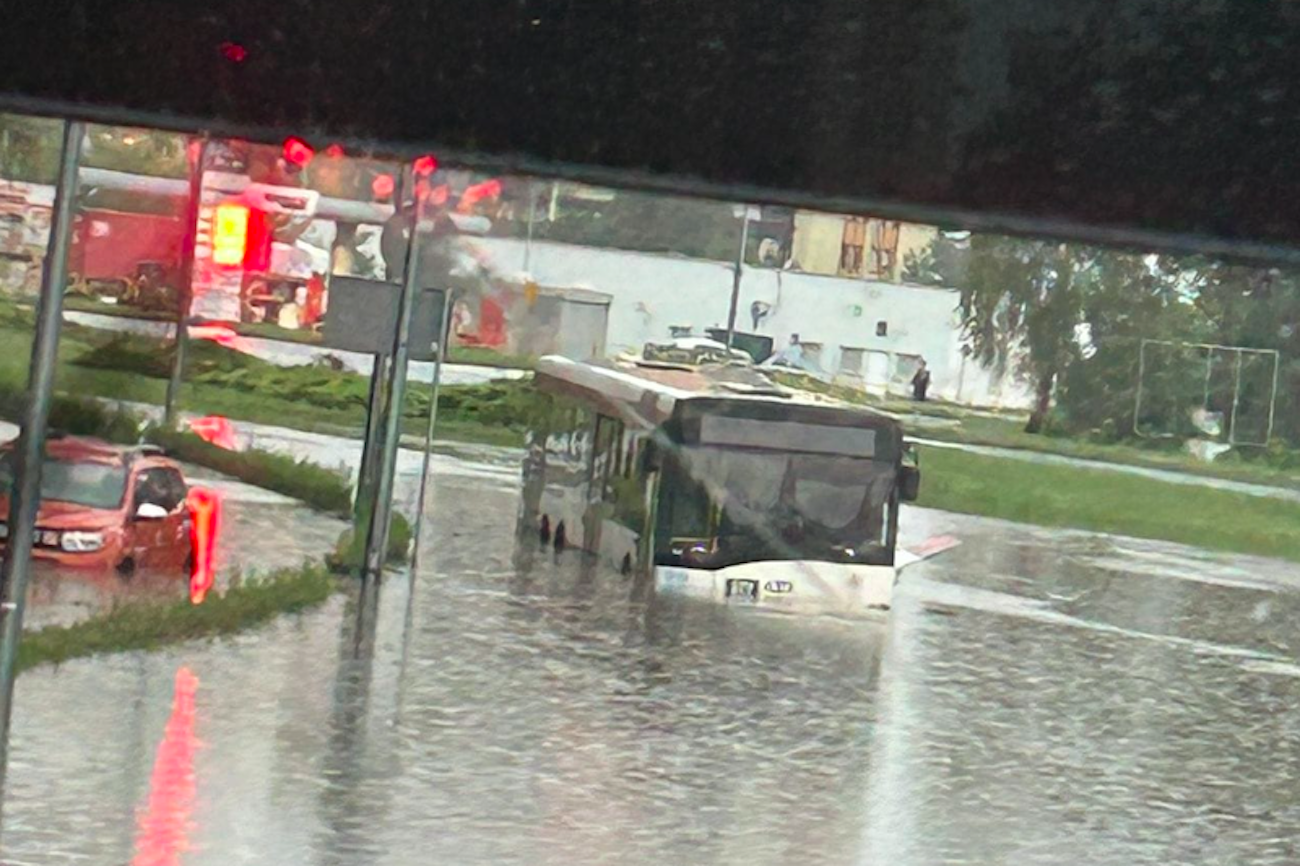 W Dąbrowie Górniczej strażacy walczyli z poważnymi skutkami burz