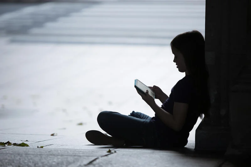 Potrzeba ciągłego sprawdzania Facebooka może być groźna dla naszego zdrowia psychicznego.