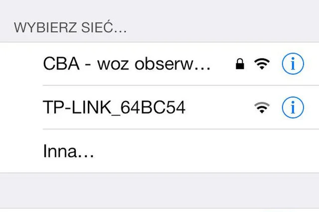 Tajemnicza sieć wifi "CBA - woz operacyjny" znikała w momencie, kiedy spod bloku odjeżdżał czarny, nieznany samochód