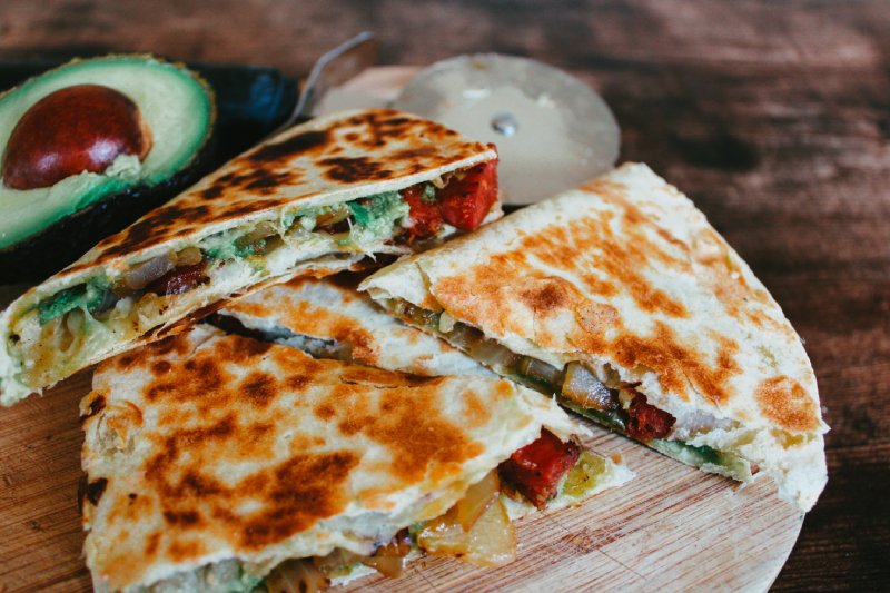 3 przepisy na wegetariańską quesadille. Pomysł na przekąski na majówkę