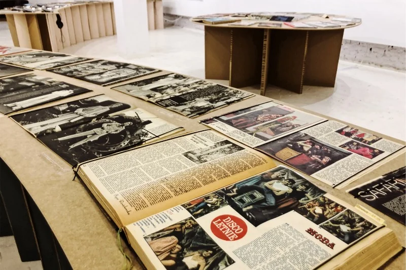 Dawne reklamy i sesje mogą wywołać dziś lekki uśmiech, ale i pewną nostalgię
