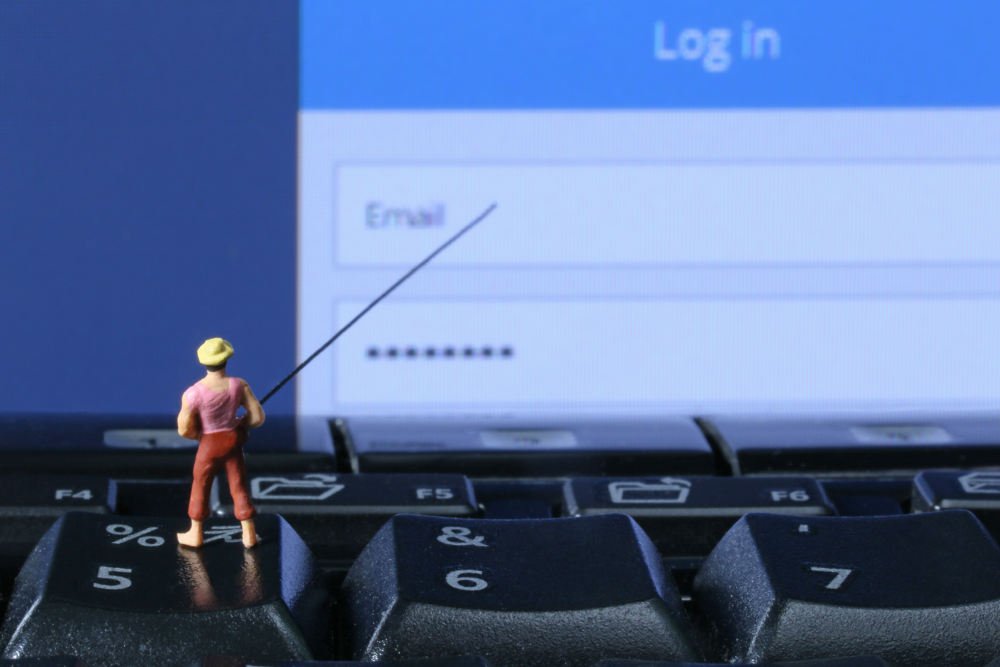 Oszustwa internetowe - dlaczego ciągle dajemy się nabić w butelkę na najbardziej popularne przekręty?