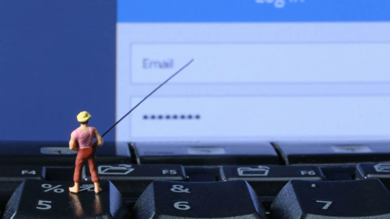 Oszustwa internetowe - dlaczego ciągle dajemy się nabić w butelkę na najbardziej popularne przekręty?