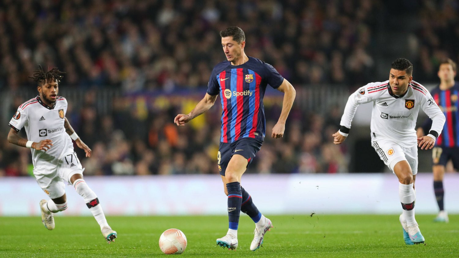 FC Barcelona uratowała wynik, Robert Lewandowski bez gola. Szlagier w LE nie zawiódł