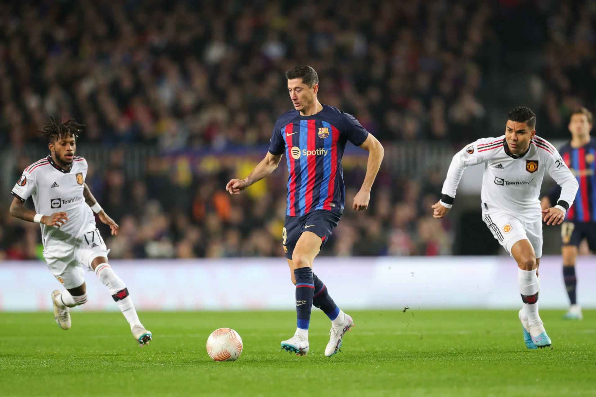 FC Barcelona uratowała wynik, Robert Lewandowski bez gola. Szlagier w LE nie zawiódł