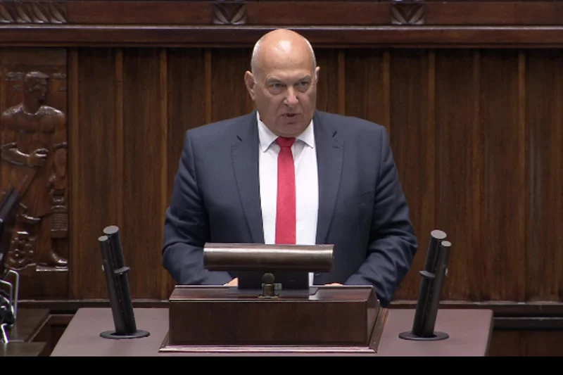 Minister finansów Tadeusz Kościński podczas posiedzenia Sejmu 28 maja. Wielu Polaków nie kojarzy jego nazwiska.