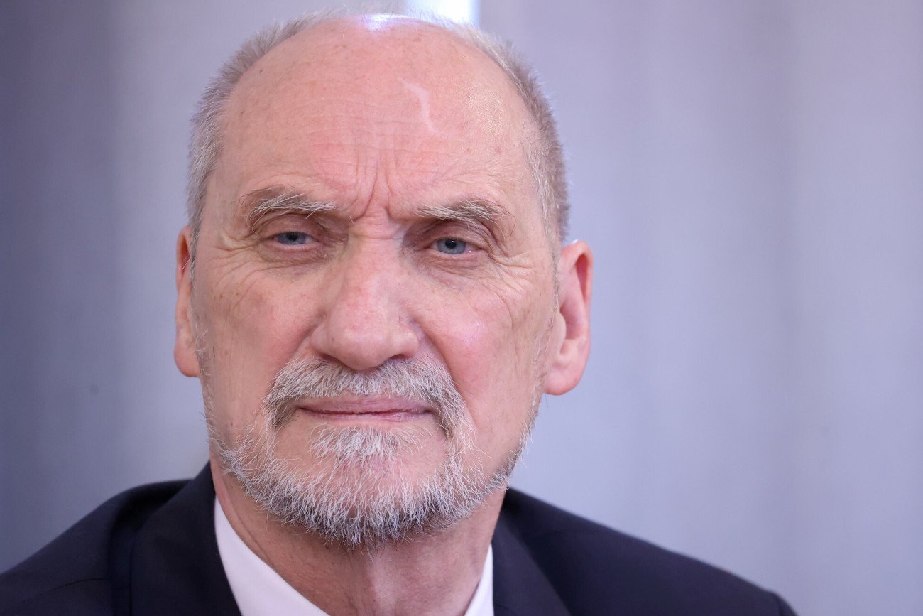 Raport podkomisji Macierewicza przyjęto 10 sierpnia 2021.