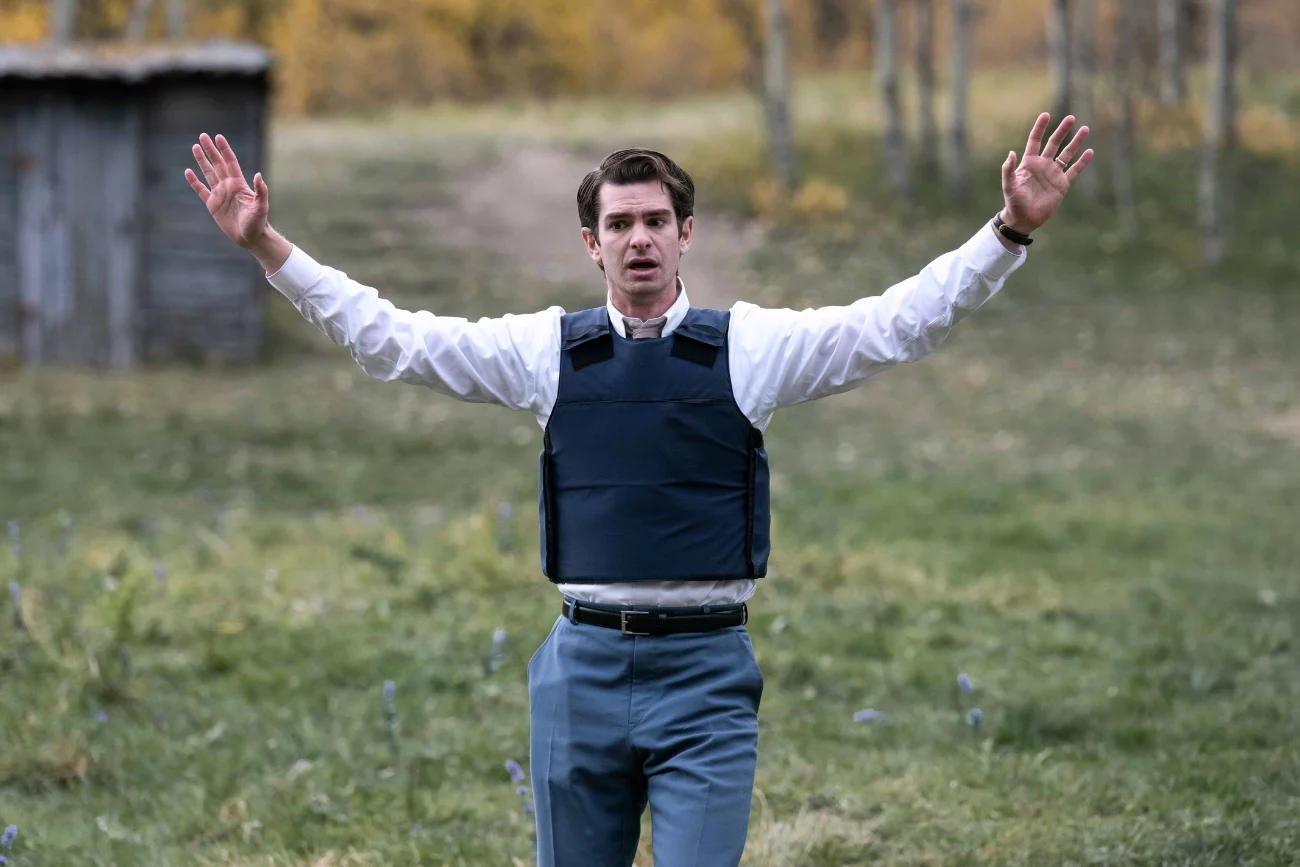 Andrew Garfield w serialu "Pod sztandarem nieba"