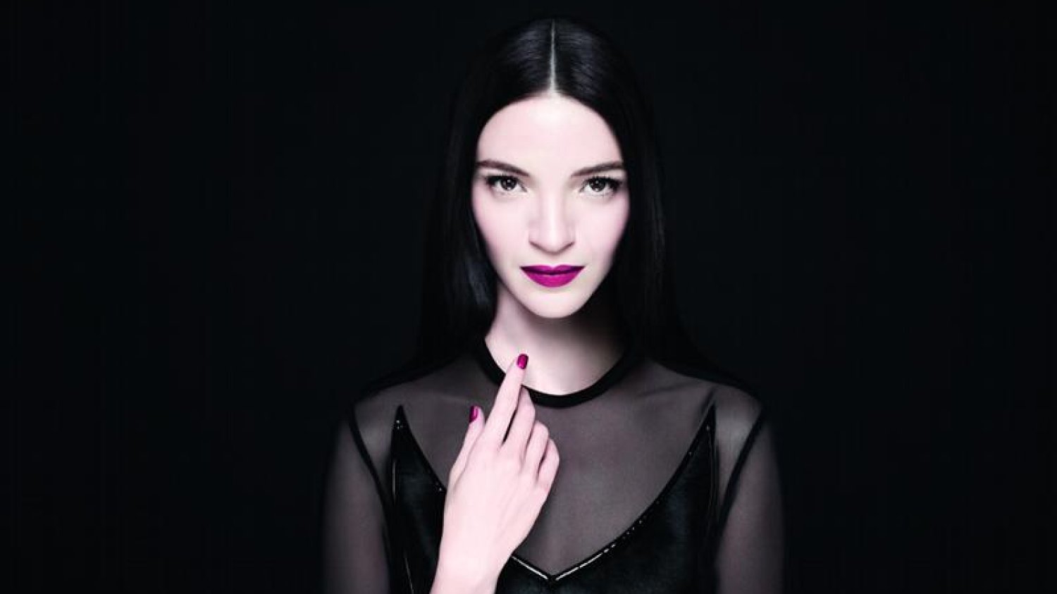 Modelka Mariacarla Boscono, w kampanii pomadek Le Rouge Givenchy