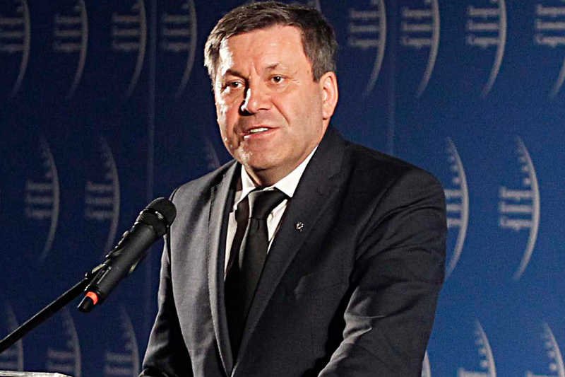 Janusz Piechociński chce, by urzędnicy dostawali podwyżki, chociaż płace w budżetówce są zamrożone