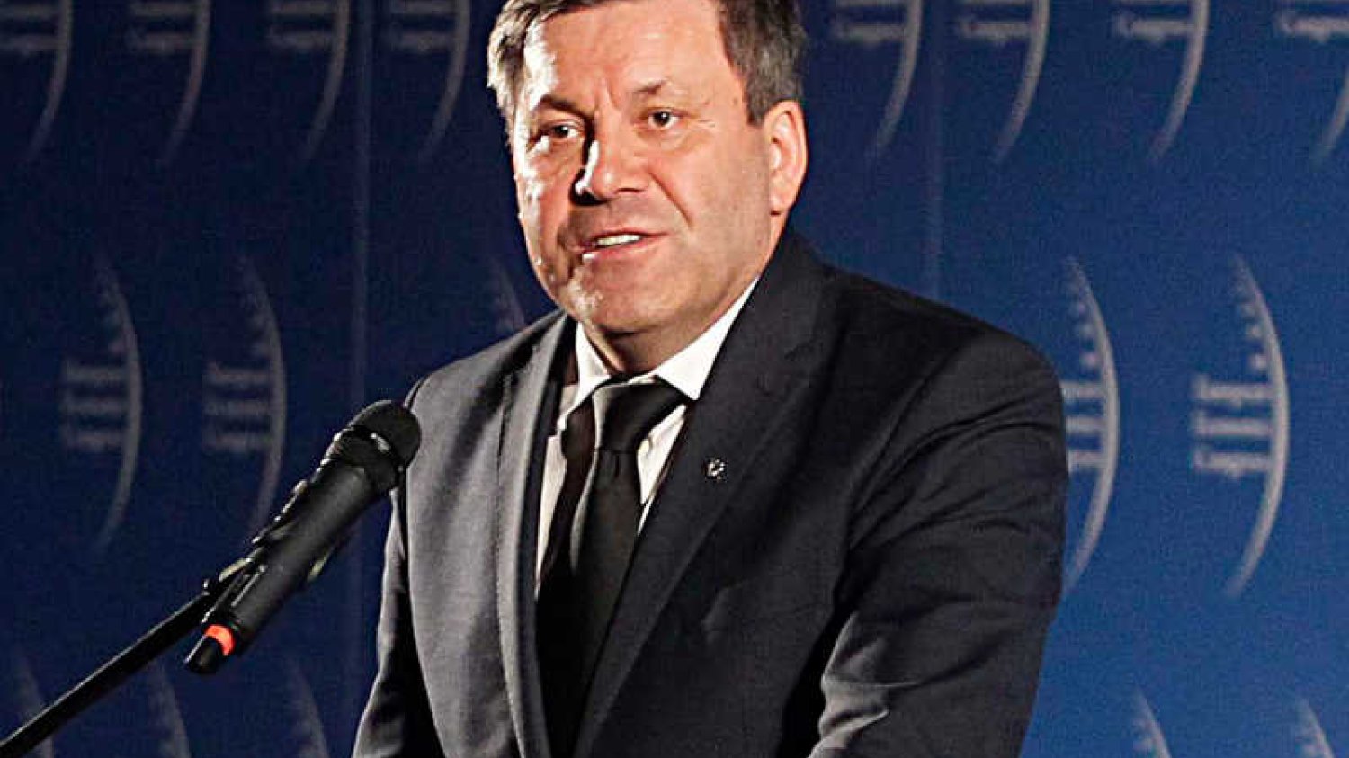 Janusz Piechociński chce, by urzędnicy dostawali podwyżki, chociaż płace w budżetówce są zamrożone