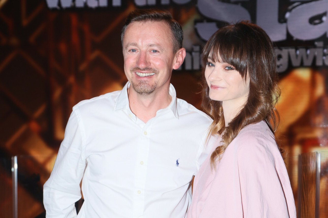 Karolina Małysz z tatą Adamem Małyszem na planie "Tańca z Gwiazdami" kibicowała mamie (zdjęcie ilustracyjne)