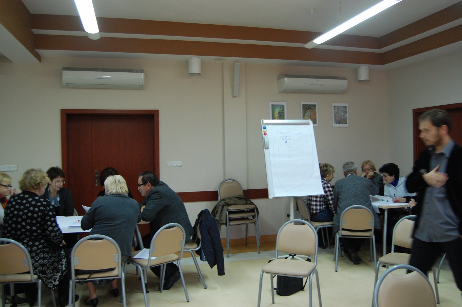 W trakcie zajęć - szkolenie dla dyrektorów szkół średnich na temat systemowego rozumienia szkoły