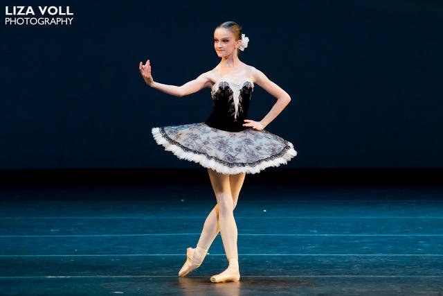 16-letnia Radomszczanka przy wzroście 168 cm waży 48 kg. Zapewnia, że głodówki baletnic to mit. Tancerki muszą dobrze się odżywiać, by mieć siły na wielogodzinne ćwiczenia przy drążku