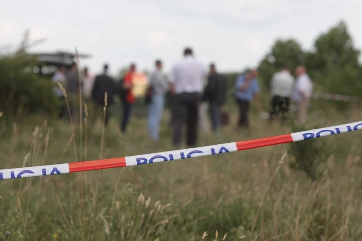Znaleziono zwłoki młodej kobiety. Ciało było obdarte ze skóry i rozczłonkowane.