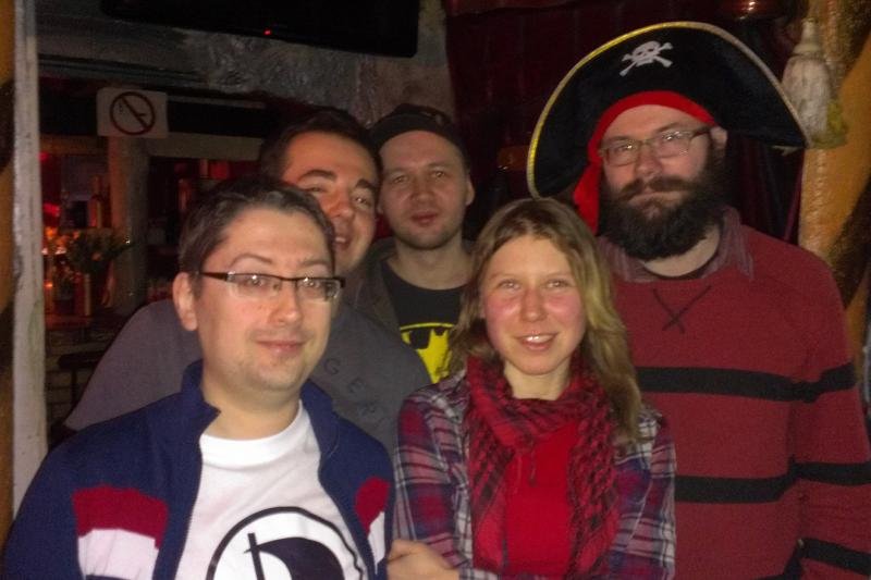 Członkowie Polskiej Partii Piratów z przedstawicielką nowo tworzącego się Ruchu Pirackiego na Białorusi – Swietłaną Ermakowicz.