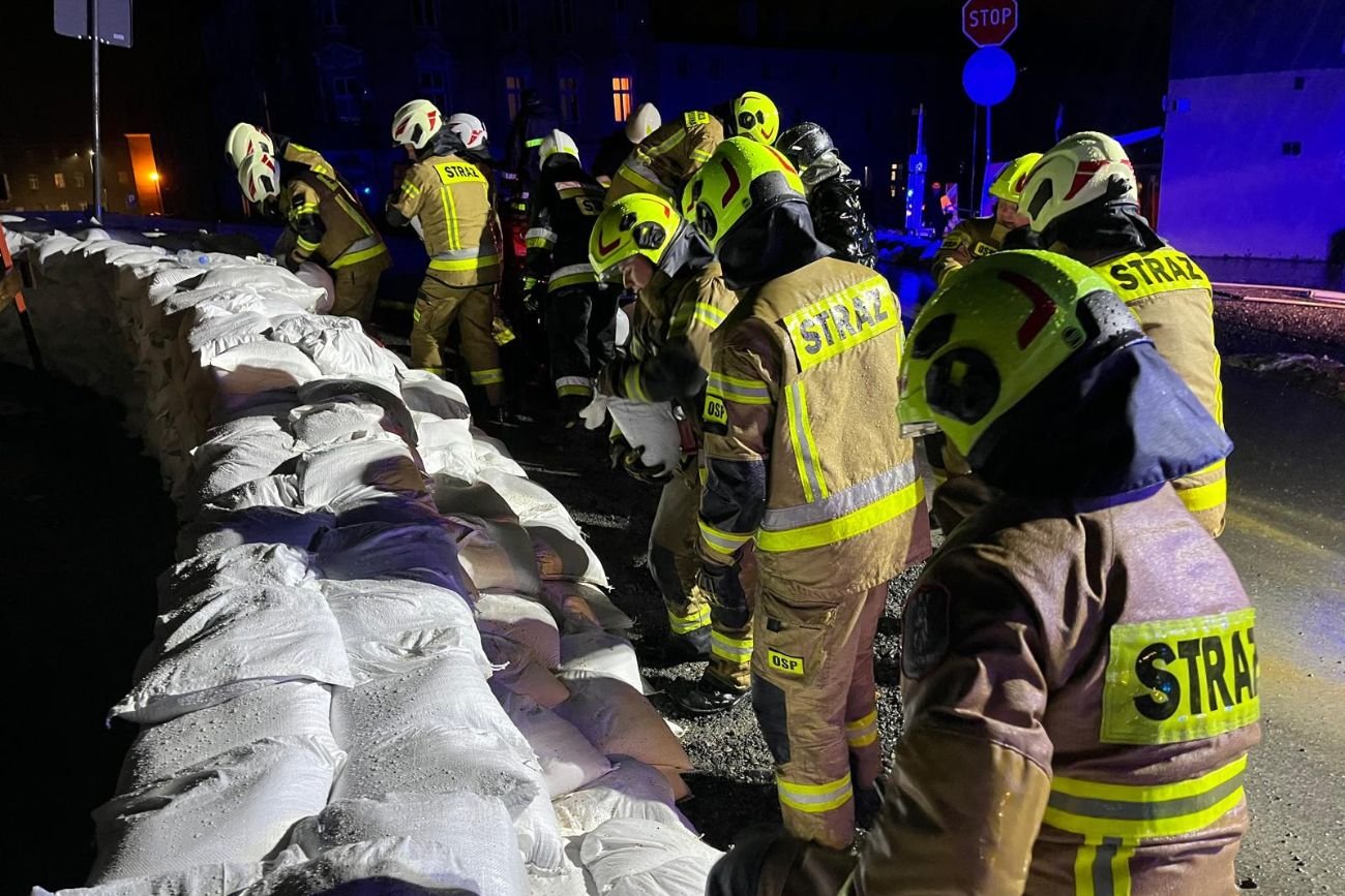Głuchołazy ewakuowane, Karkonosze zamykają szlaki. Stany rzek przekroczyły bezpieczne granice.
