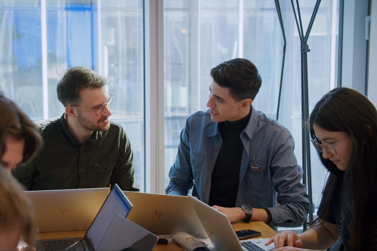 Networking w ważnym celu. Kolejny hackathon zorganizowany przez Procter & Gamble dowodzi, że korporacyjna struktura i prospołeczne działania wcale się nie wykluczają, a korzyści z tego połączenia czerpać mogą wszyscy.