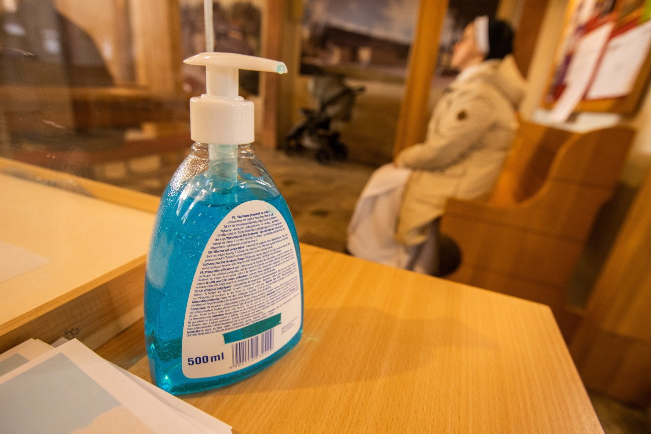 Nietypowy wypadek w kościele. 41-latek wypił płyn do dezynfekcji rąk.