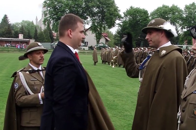 To nagranie dowodzi, iż salutowanie Bartłomiejowi Misiewiczowi było wśród żołnierzy normą.