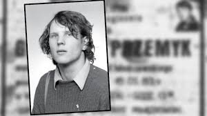 Maturzysta 1983 Poeta i Syn Opozycjonistki Barbary Sadowskiej Grześ Przemyk, zamordowany w maju podczas naszej Matury stanu wojennego.