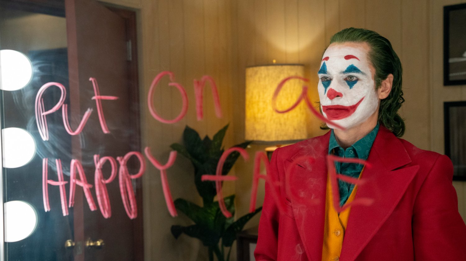 Joaquin Phoenix jako Joker po raz kolejny udowodnia, że jest jednym z najlepszych współczesnych aktorów. Zasługuje na każdą nagrodę i wyróżnienie