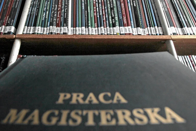 Praca magisterska? Na pewno nie w czarnym kolorze. Przynajmniej na Uniwersytecie Wrocławskim.