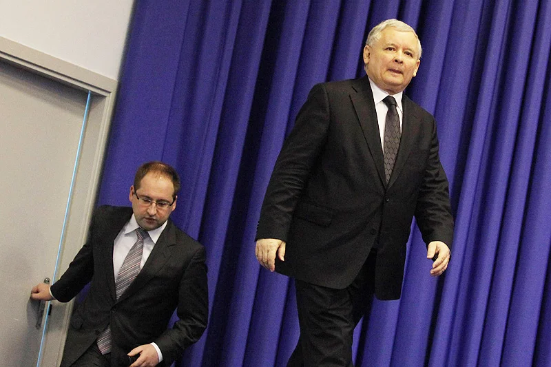 Adam Bielan nie odważył się przyznać, że Jarosław Kaczyński nie mówi po angielsku. Wolał premier Wielkiej Brytanii zarzucić nieznajomość języka polskiego.