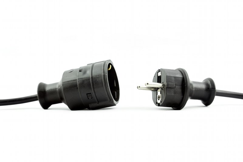 Coraz więcej osób stara się ograniczać czas spędzany w internecie i poświęcany na rozmowy przez telefon komórkowy. Eksperci mówią o syndromie "zmęczenia technologią".