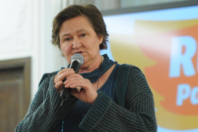 Magdalena Środa, filozofka i feministka, twierdzi, że szykuje się nam powtórka ze stanu wojennego.