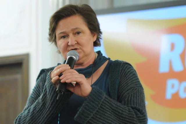 Magdalena Środa, filozofka i feministka, twierdzi, że szykuje się nam powtórka ze stanu wojennego.
