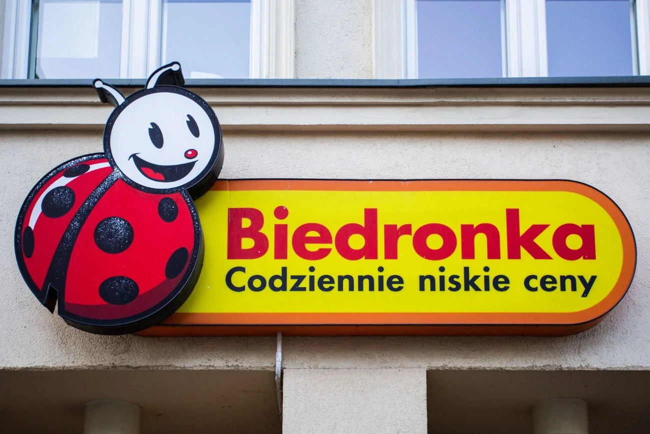 Biedronka ma dziś i jutro zmiany dla klientów. Dotyczy aż 3000 tysięcy sklepów. Biedronka wydłuża godziny otwarcia na długi weekend. Dotyczy 3000 sklepów.