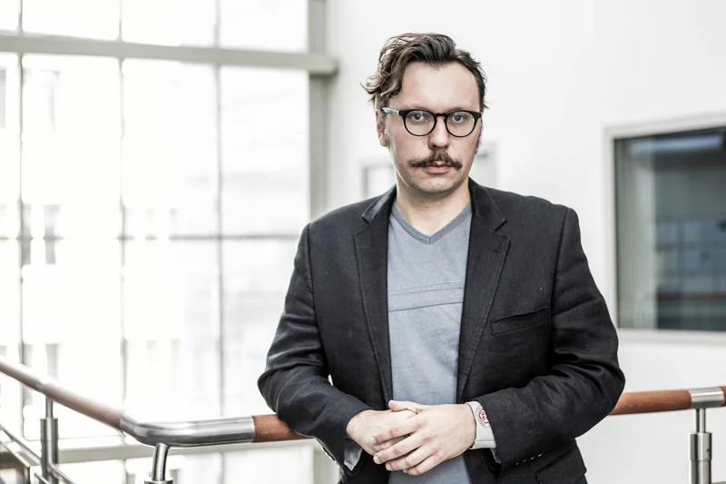 Pracownicze #metoo? Rafał Woś chce zrewolucjonizować polski rynek pracy i skończyć z mobbingiem.