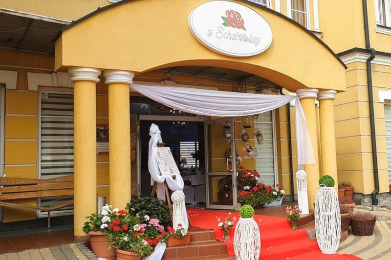 Hotelowa restauracja w Jaśle, to jedyne takie miejsce w Polsce, które otworzyło się dla gości.