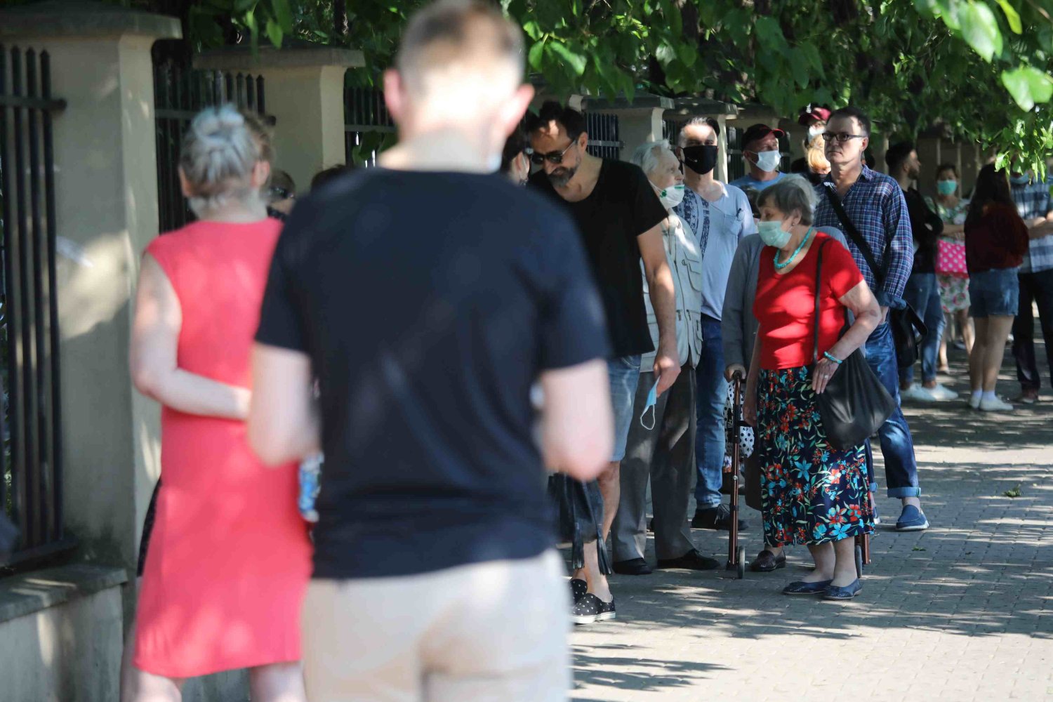 WHO ostrzega przed niepokojącym rozprzestrzenianiem się koronawirusa. Zwraca uwagę, że sezon grypy nawet się jeszcze nie zaczął.