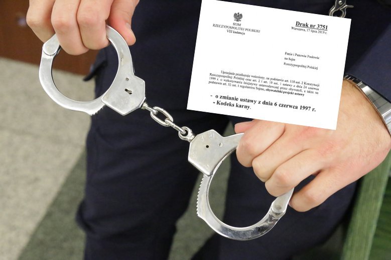 Nawet 3 lata więzienia mogą grozić osobom, które będą dzielić się informacjami o seksualności człowieka z młodymi ludźmi poniżej 18 roku życia.