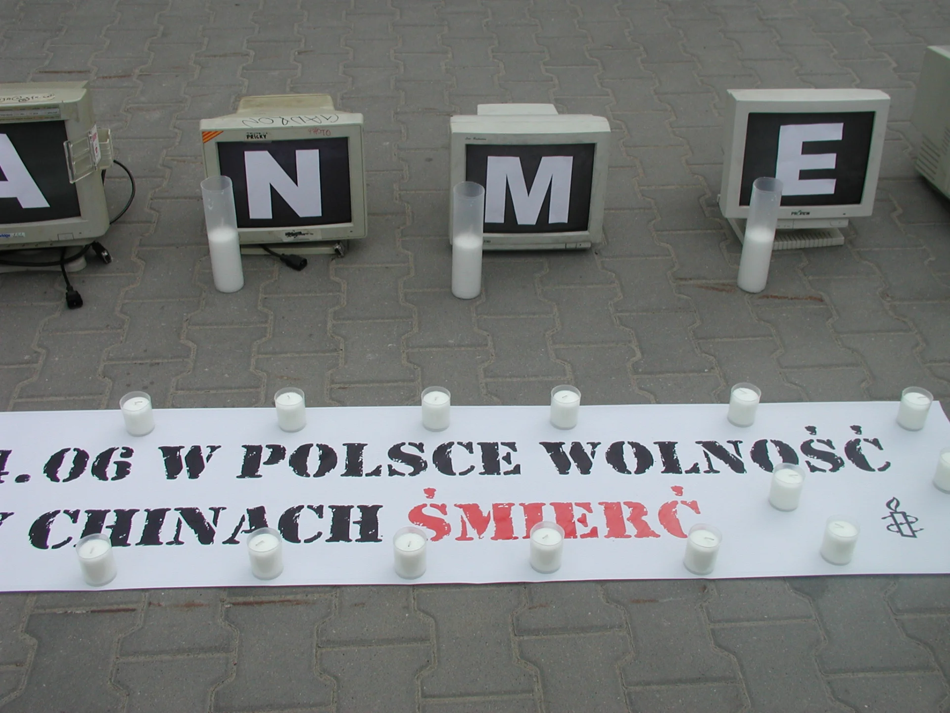 Obchody rocznicy 4 czerwca organizowane przez Amnesty International przed Ambasadą ChRL w Warszawie, 2006 r.
