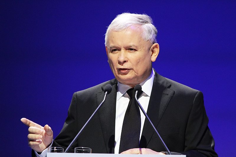 Były premier krytykuje... starą klasę polityczną.