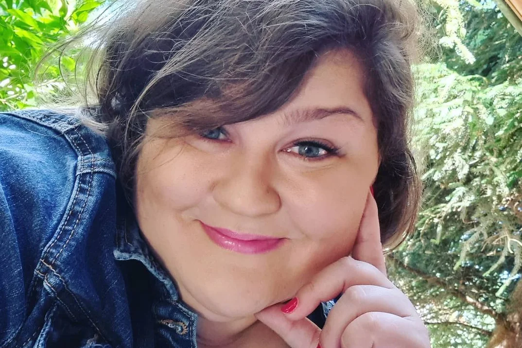 Dominika Gwit pokazała fotografie na dmuchanym flamingu. Wiele osób zarzuciło jej, że promuje otyłość.